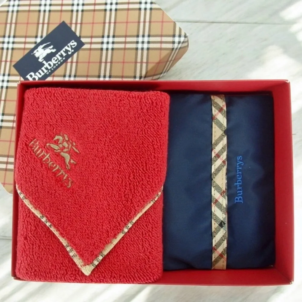 2-Pc Burberrys Set: Towel & Toiletry Pouch 😍🔥